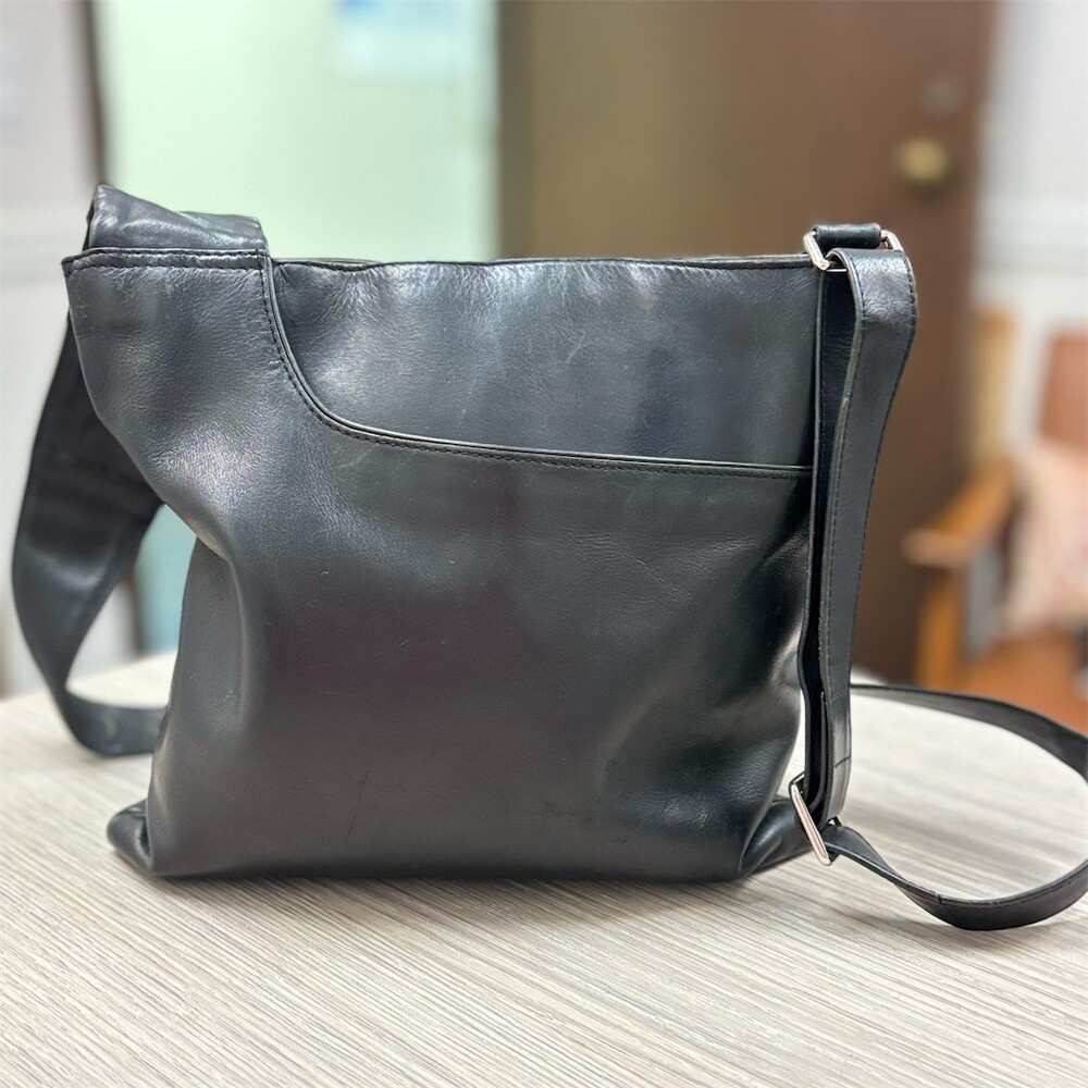 Radley London Messenger Bag Womens Small Black Crossbody Scottie Logo Zip
